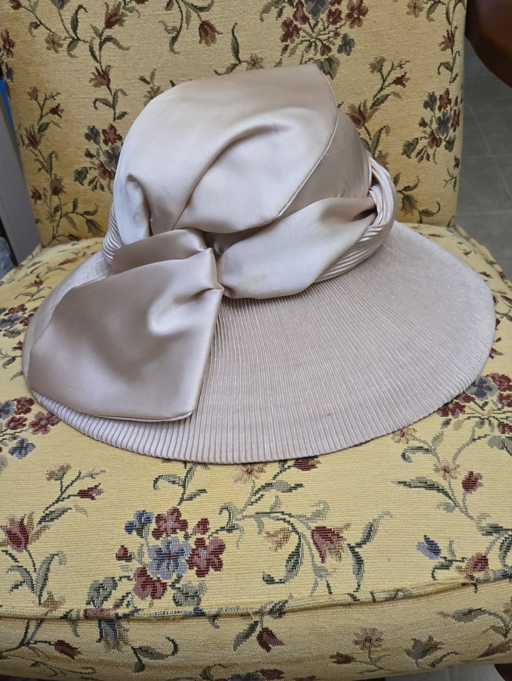 Source Unknown Satin-Trim Pleated Brim Women's Hat in Champagne Beige